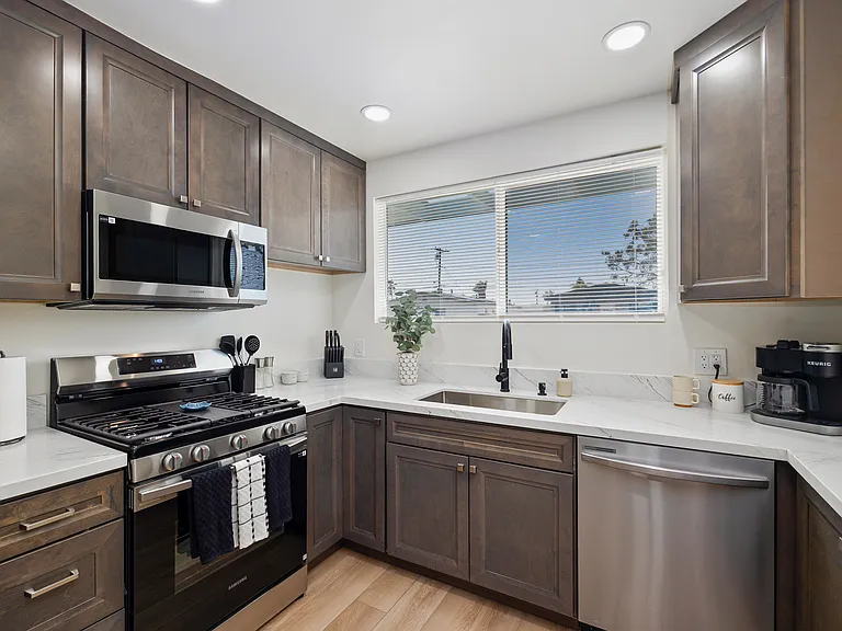 5019 Ensign St — Photo 38