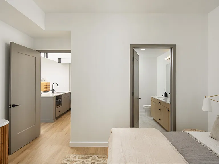 Emmi Midtown — Photo 19