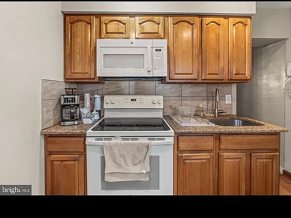 5th image of 2439 S Iseminger St
