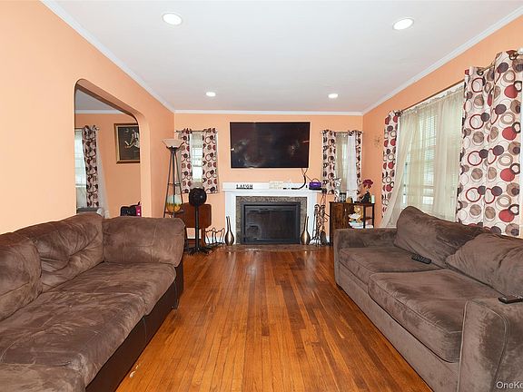 4th image of 1020 Garden Place