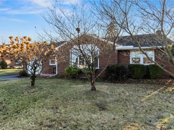 1814 Elmwood Dr, Whitehall, PA 18052