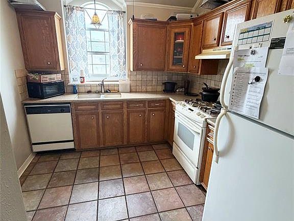 5th image of 1418 Williamsburg Dr