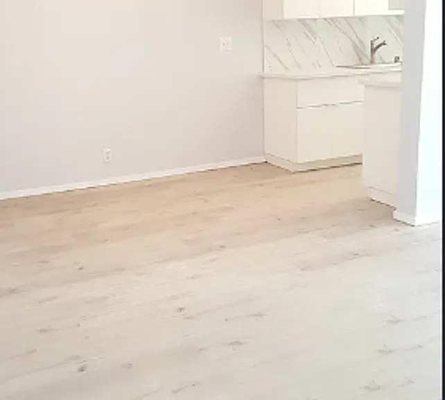 1227 N Hayworth Ave — Photo 11