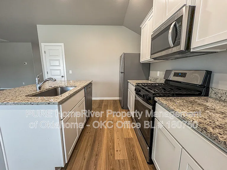 2516 Rosewood Ln — Photo 6