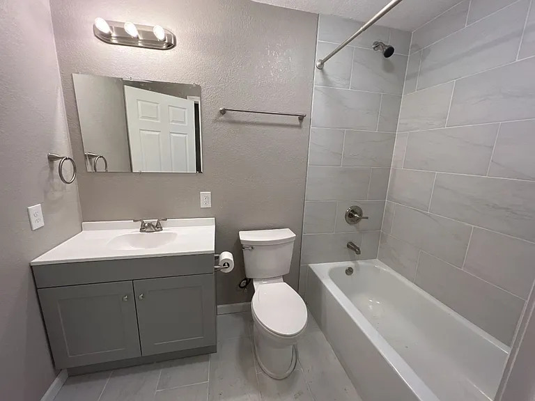 4524 Thompson Ct #B — Photo 12