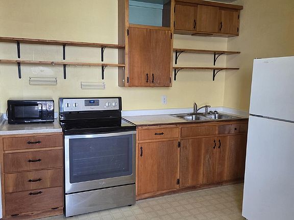 4th image of 420 2nd Ave E #A