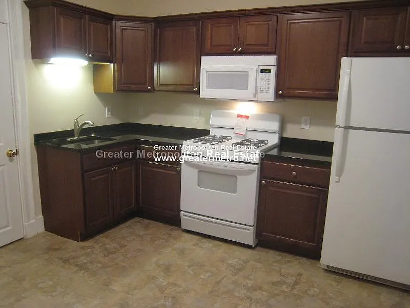 5 bed, 1300 sqft, $6,800 — Photo 3