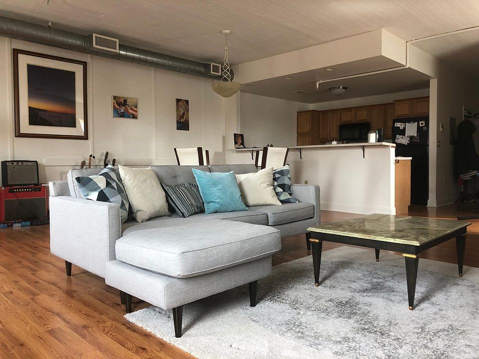 2nd image of 813 S Broadway APT 3