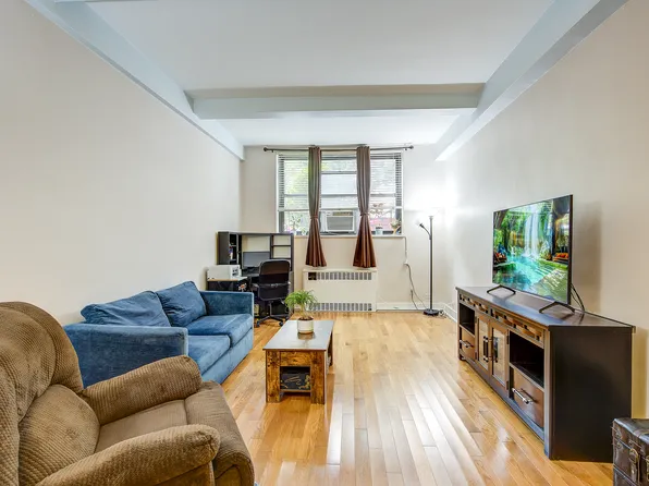 67-35 Yellowstone Boulevard image 5 of 27