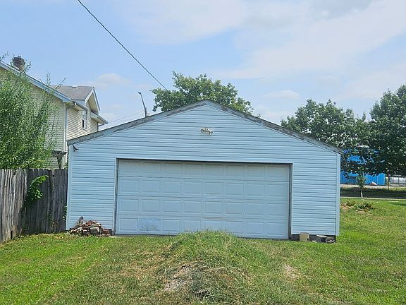 3rd image of 2326 Winthrop Ave