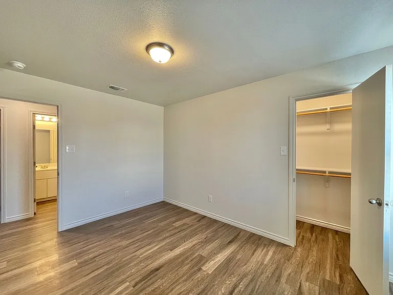 1802 Montell St — Photo 14