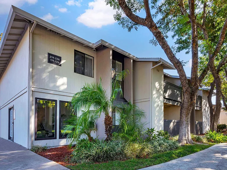 Portofino Apartments — Photo 25