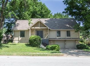 730 SW Raintree Dr, Lees Summit, MO 64082