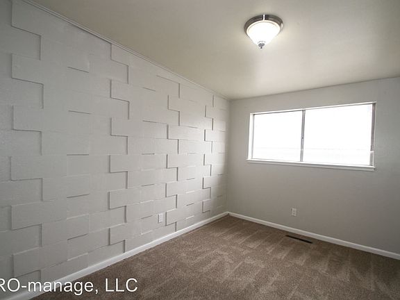 4th image of 366 Walnut St APT 4