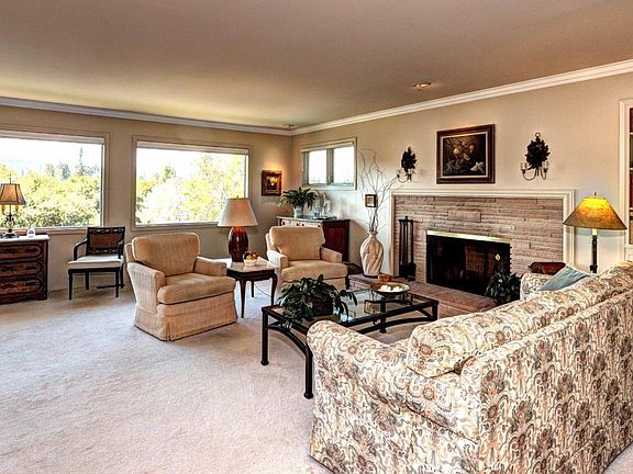 5th image of 160 Gramercy Dr