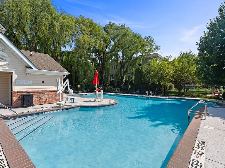 209 Blue Heron Dr — Photo 4