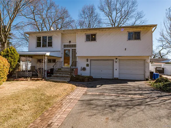 57 Rockland Avenue, West Babylon, NY 11704