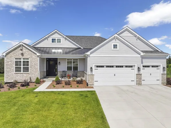 1740 Stonemill Ln, Lake Geneva, WI 53147