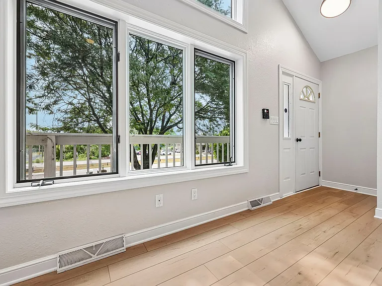 11108 W Forest Home Ave — Photo 12