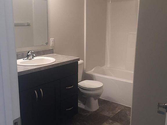 5th image of 952 Eaglewood Ave W