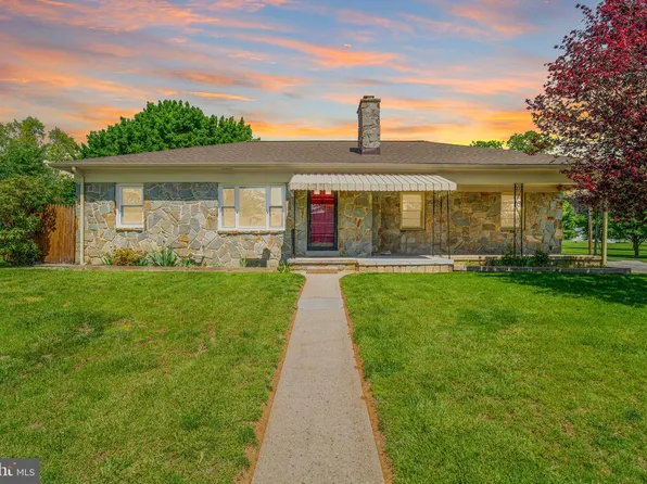224 Park Heights Blvd, Hanover, PA 17331