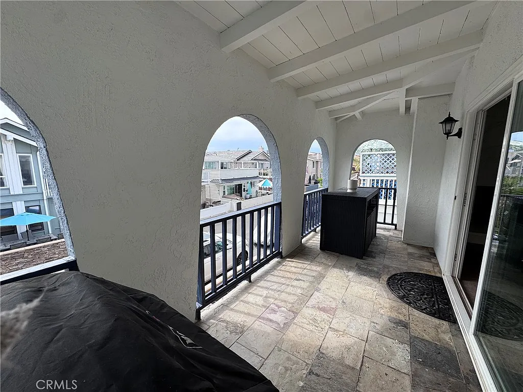 3 bed, 1600 sqft, $5,995 — Photo 2