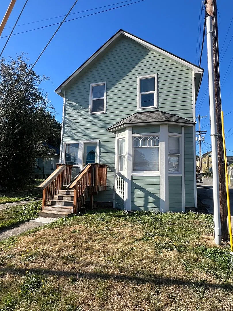 Charming Four Bedroom Home in the Heart of Bellingham! — Photo 2