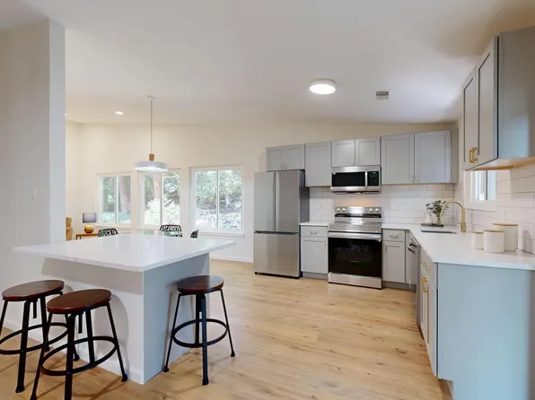 1544 Hiddenbrook Dr, Herndon, VA 20170