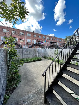 Sold by Remax City Square | media 34