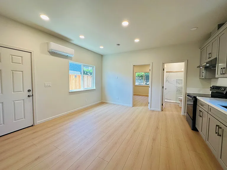 Drew East 27th — Photo 5