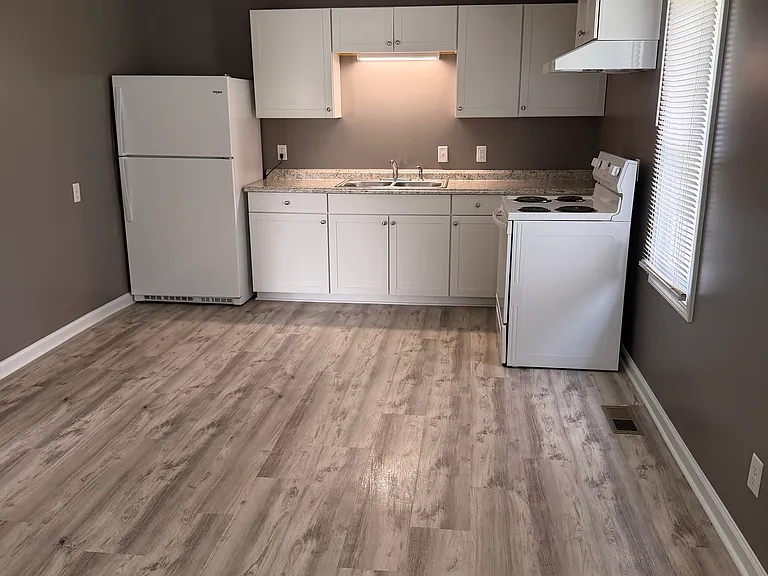 1975 Crown Dr #1975 — Photo 1