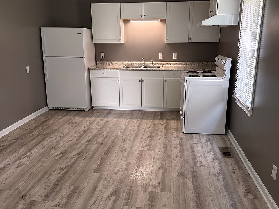 1st image of 1975 Crown Dr #1975
