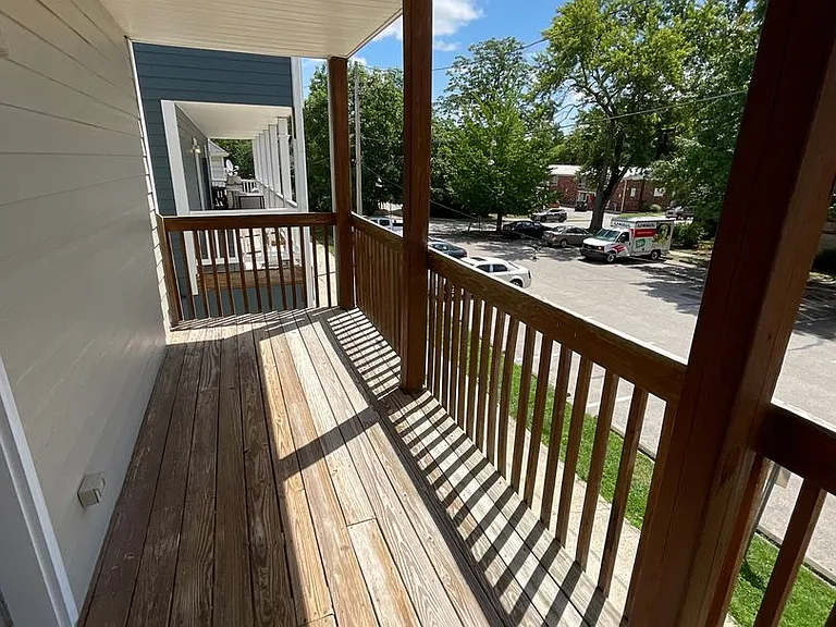 320 E 10th St — Photo 13