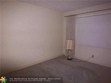4th image of 211 Oakridge N