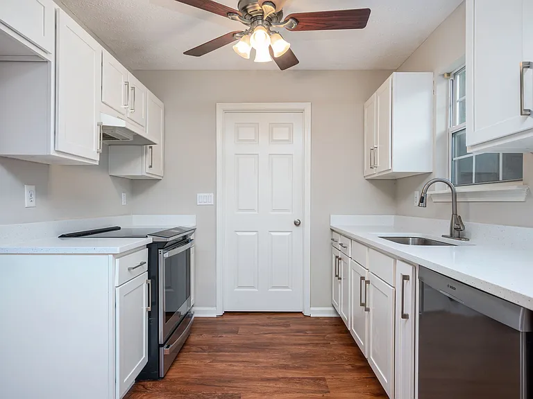 4512 Lake Park Dr — Photo 5