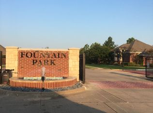 306 Park Meadows Dr, Euless, TX 76039