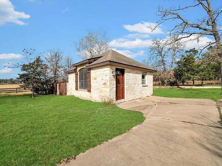 170 Stephen F Austin Blvd — Photo 5