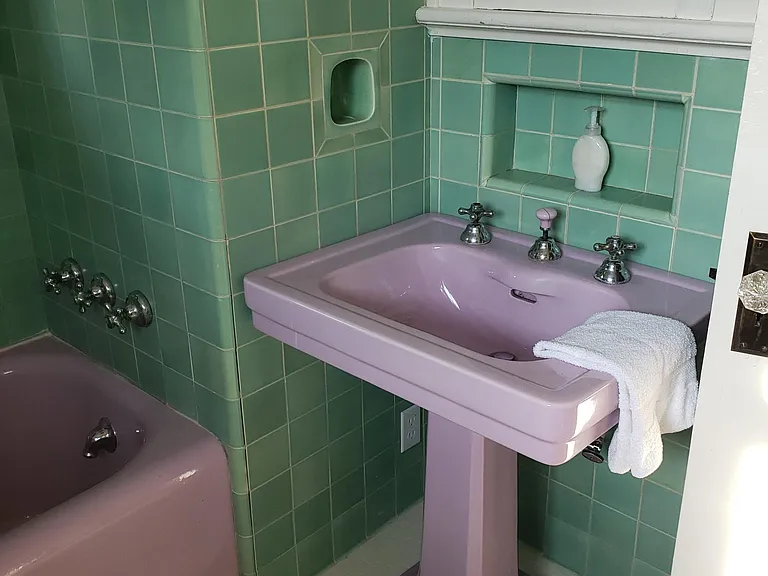 Full bath on the second floor.