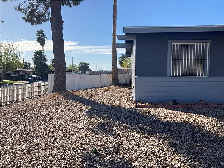 4379 Hilldale Ave — Photo 28