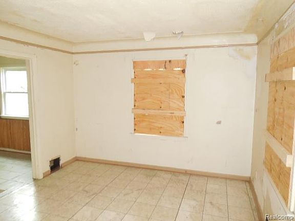 4th image of 20074 Bradford St