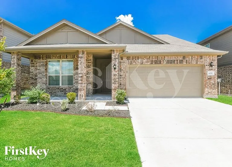 6252 Outrigger Rd — Photo 1