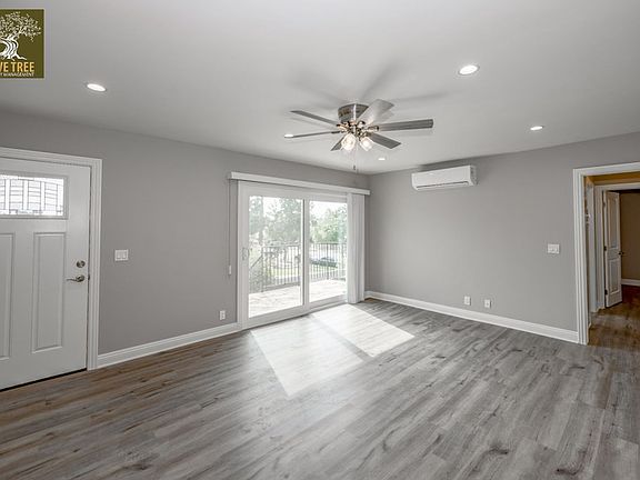 5th image of 917 W Colorado Blvd #C