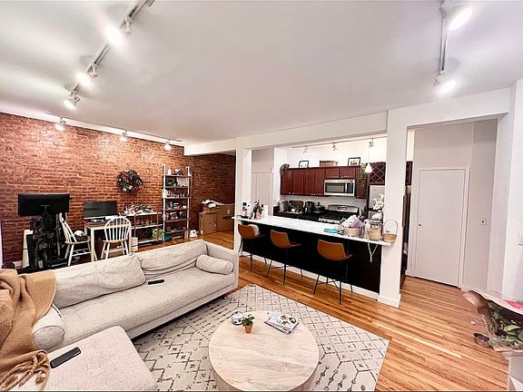 5th image of 314 W 94th St APT 2D