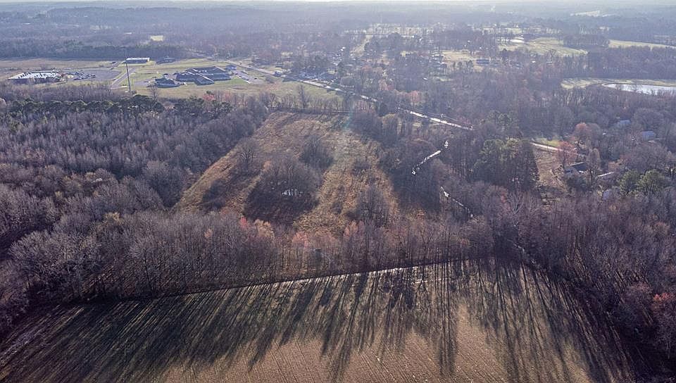 2nd image of 7615 Blandville Rd