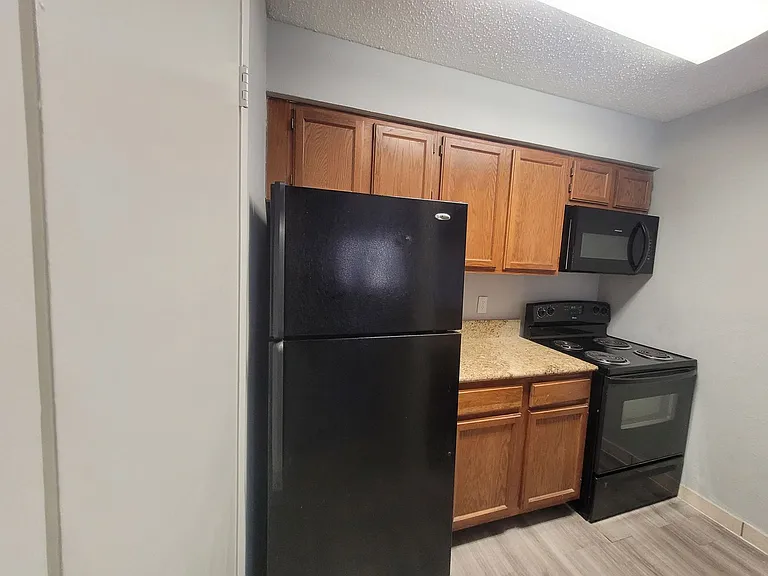 Madeira Apartments at Live Oak — Photo 55