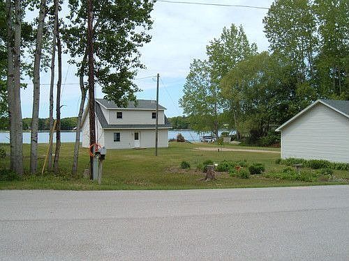 3rd image of 1326 Lake Dr