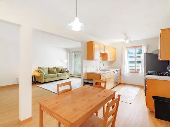 10720 Rockford Rd APT 207, Plymouth, MN 55442