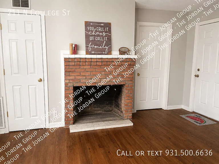 211 N College St — Photo 4