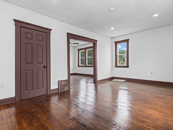 5th image of 5392 Seebaldt St