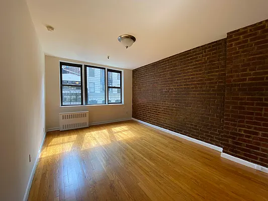 Rented by City Connections Realty | media 15